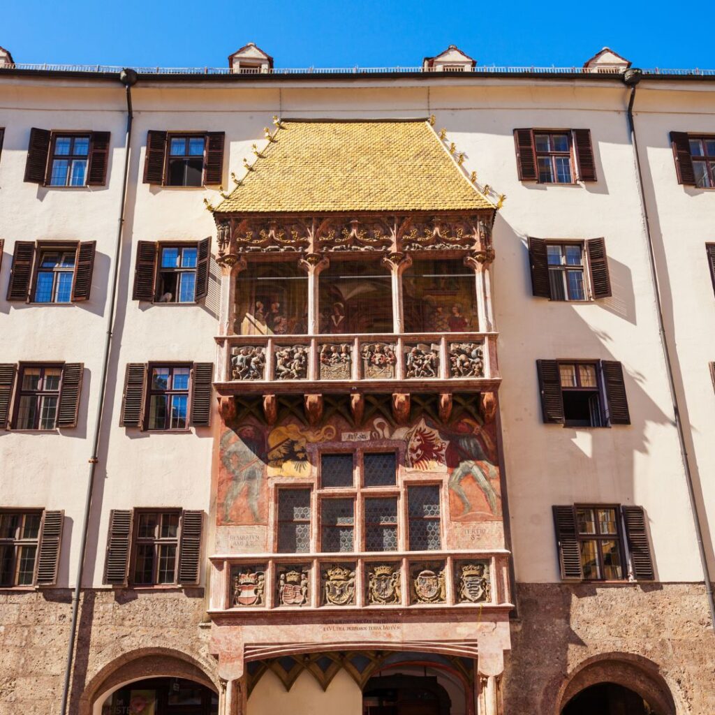 Übernachtung Innsbruck Apartments: Das goldene Dach von vorne